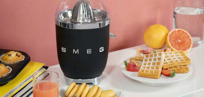 Smeg запустил компактные портативные соковыжималки для быстрого приготовления свежих напитков в дороге