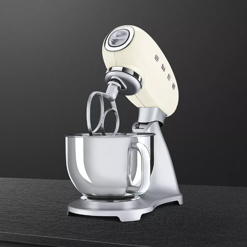 Smeg представил новую модель миксера с функцией нагрева для сложных рецептов Smeg представил новую модель миксера с функцией нагрева для сложных рецептов